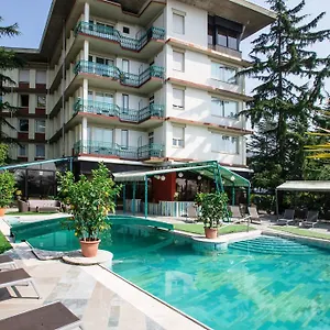 4* Hotell Grand Panoramic